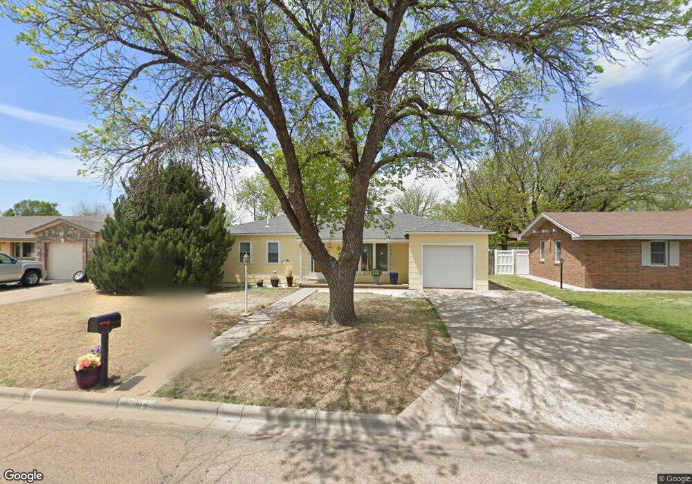 1013 S Trindle St, Hugoton, KS 67951 - photo 1