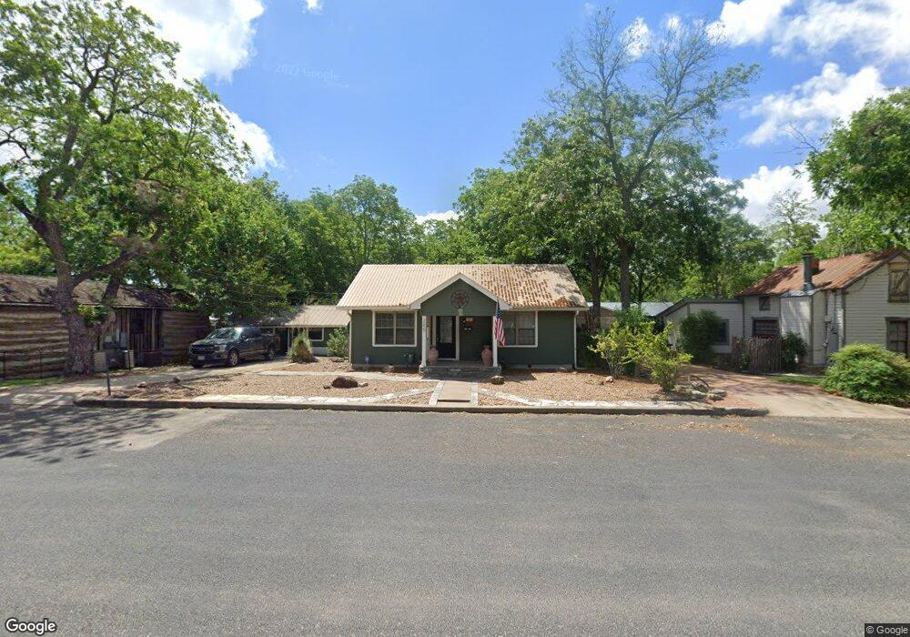205 S Bowie St, Fredericksburg, TX 78624 - photo 1