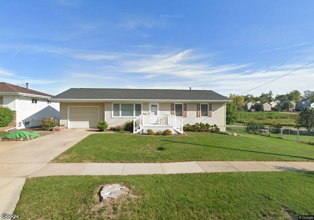 4324 Midway Dr NW, Cedar Rapids, IA 52405 - photo 1