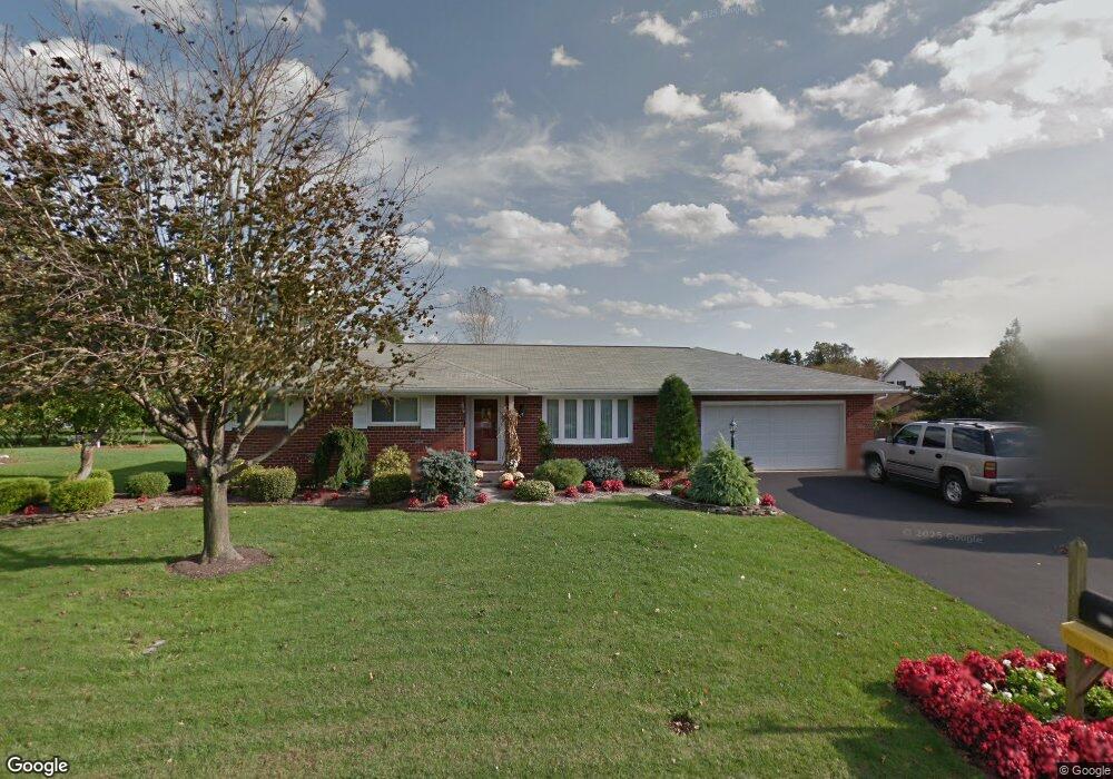 918 Rainbow Ave, Reading, PA 19605 - photo 1