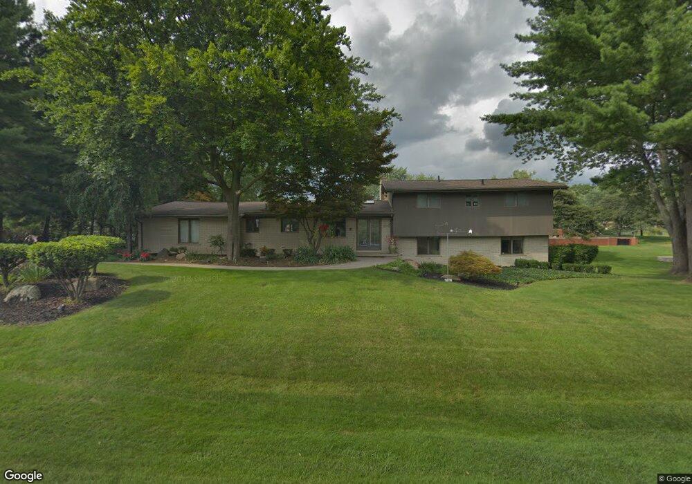 1842 Harvest Ln, Bloomfield Hills, MI 48302 - photo 1