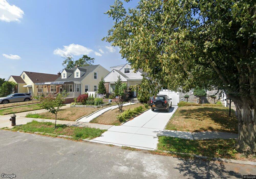 8528 248th St, Bellerose, NY 11426 - photo 1