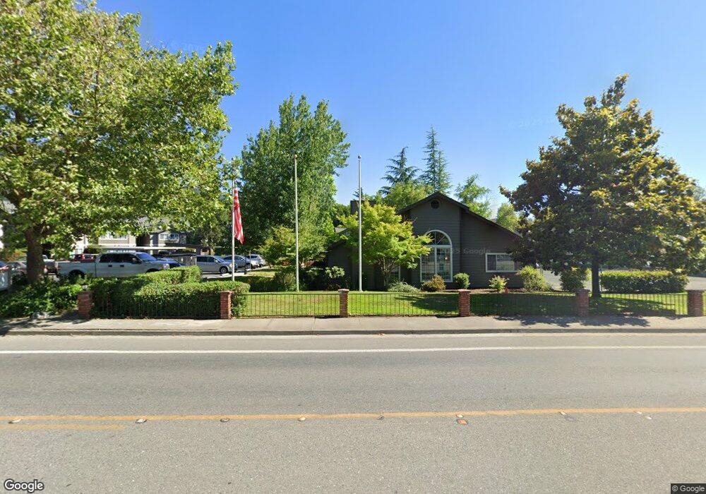 1027 SE Camelot Dr, Grants Pass, OR 97526 - photo 1