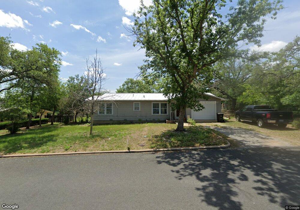 107 Hale St, Fredericksburg, TX 78624 - photo 1