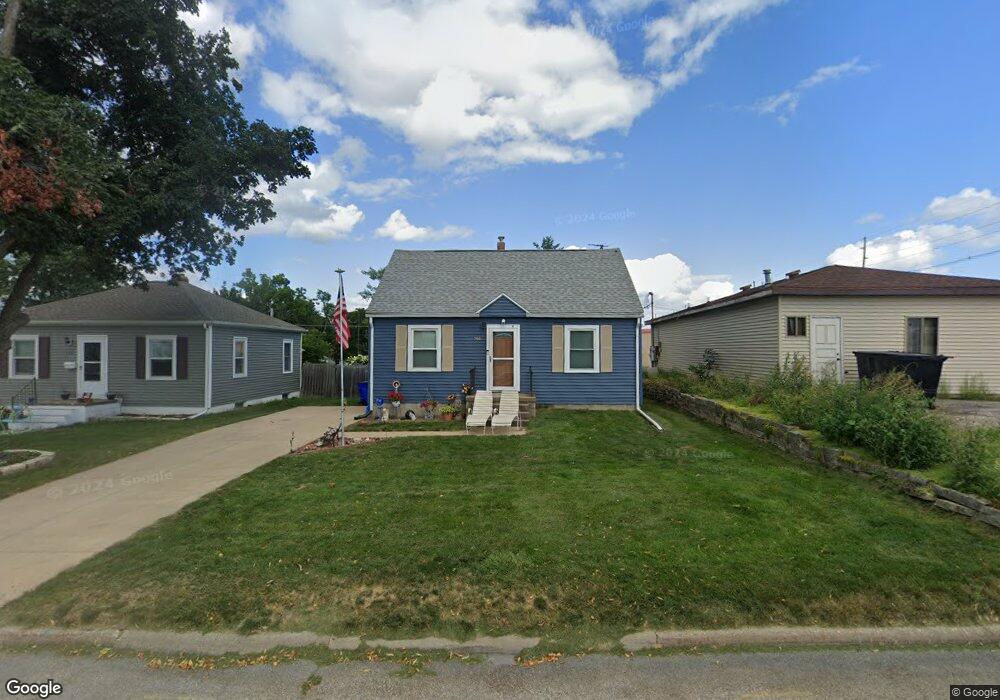 750 30th St SE, Cedar Rapids, IA 52403 - photo 1