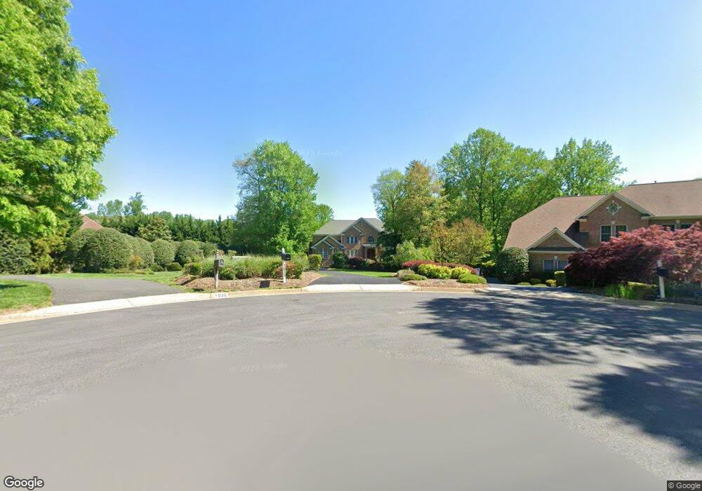 1639 White Pine Dr, Vienna, VA 22182 - photo 1