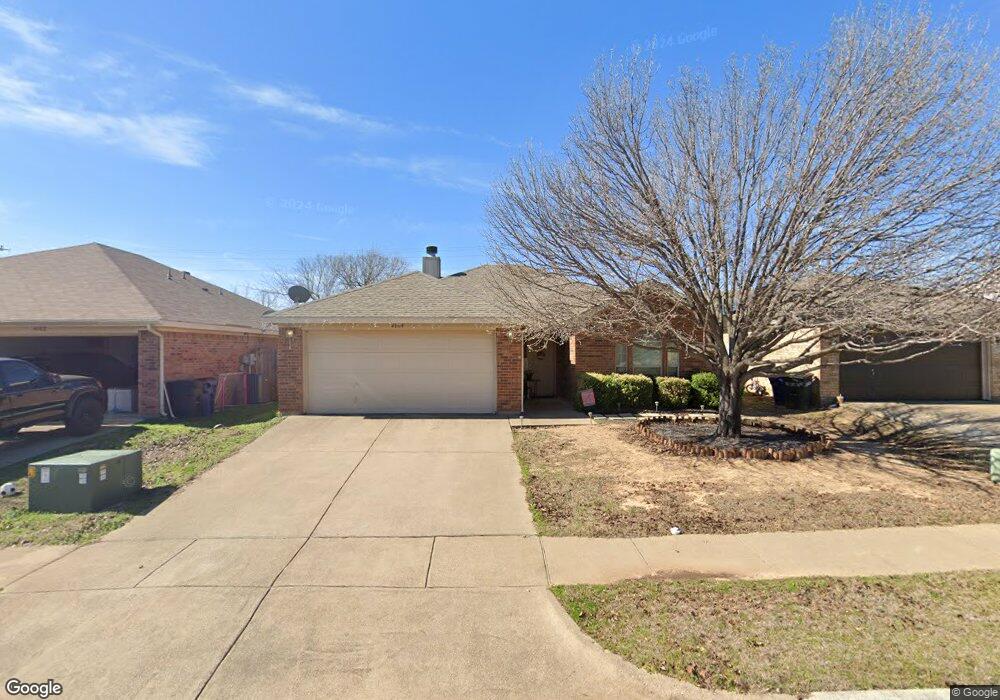 4004 Sapphire Ln, Granbury, TX 76049 - photo 1