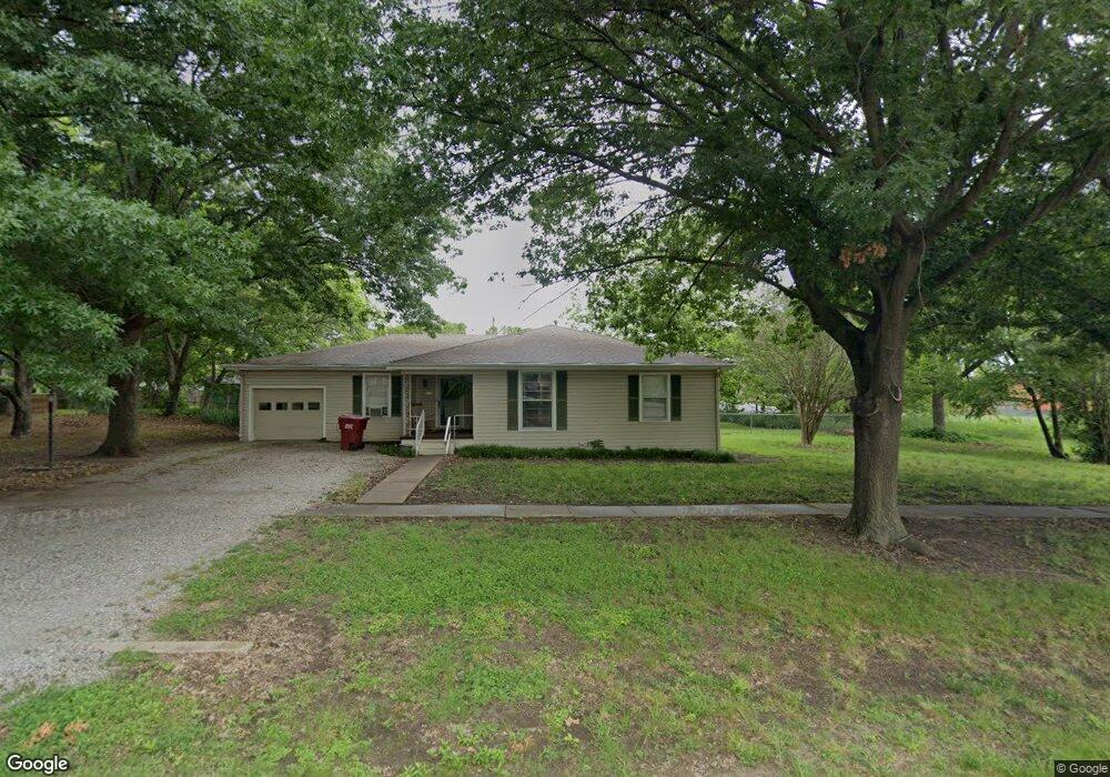 210 W Maple St, Whitewright, TX 75491 - photo 1