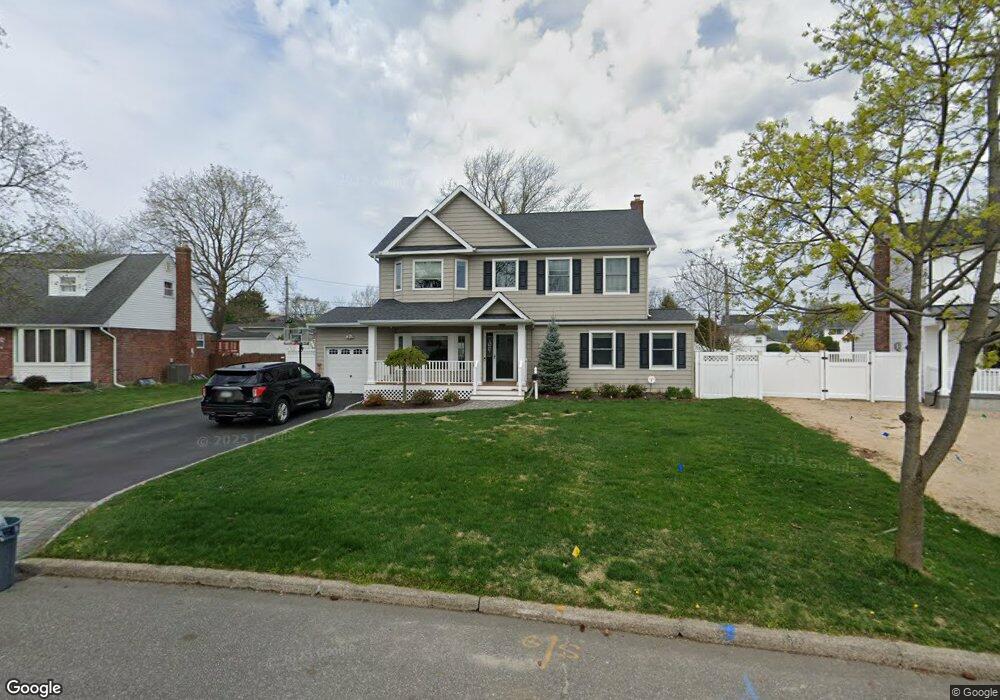 19 Arden Ln, ComMacK, NY 11725 - photo 1