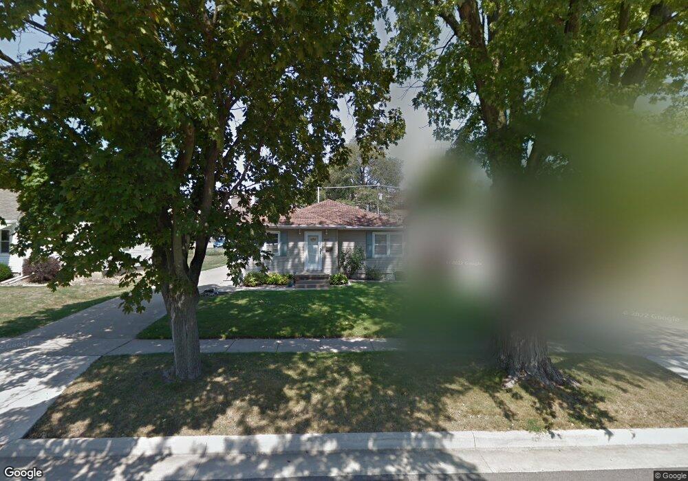 1009 W 7th St, Cedar Falls, IA 50613 - photo 1