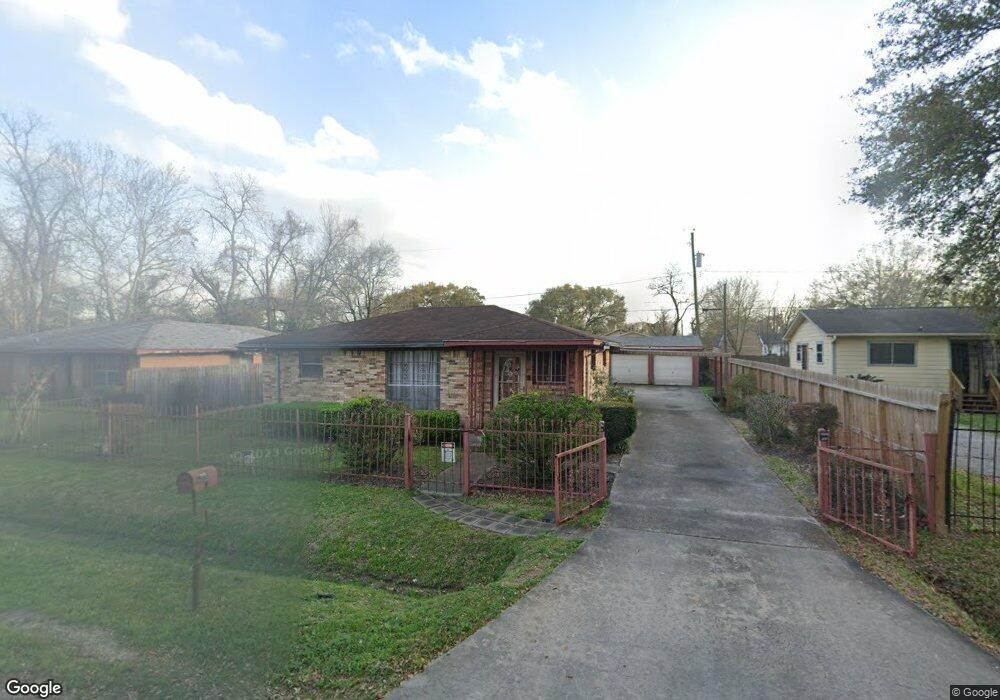 1095 Junell St, Houston, TX 77088 - photo 1