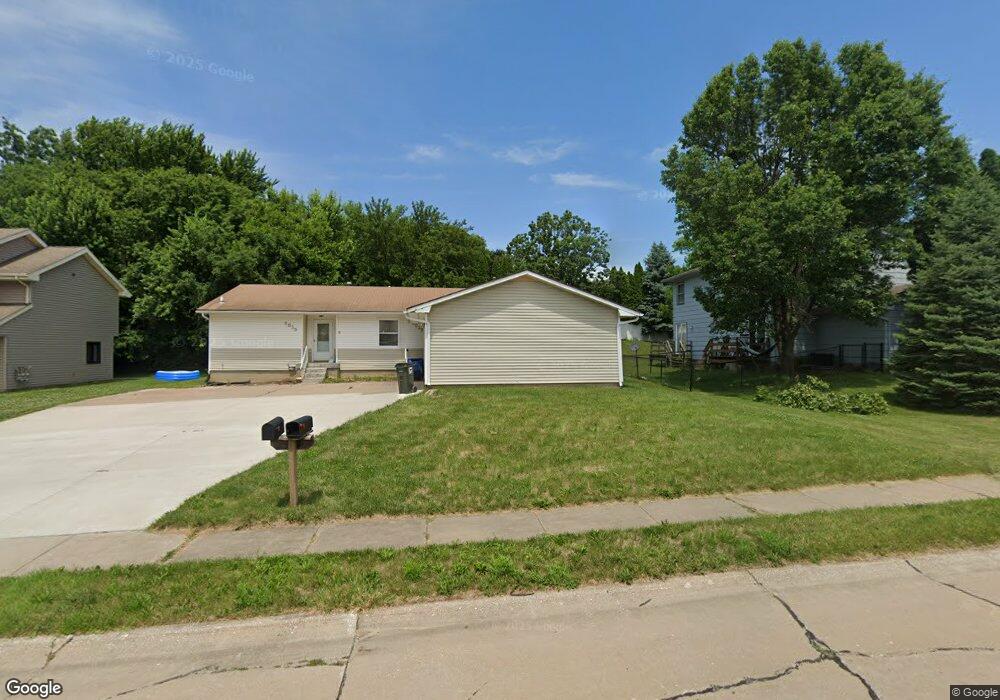 2032 E 38th Place, Davenport, IA 52807 - photo 1