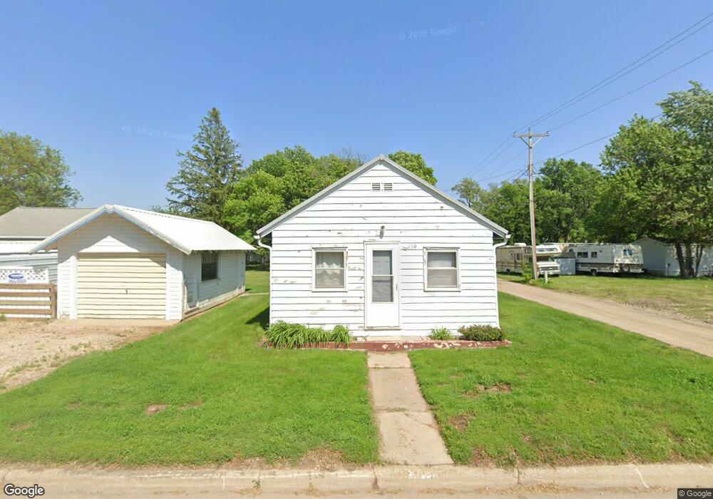 110 N Kittridge St, Mitchell, SD 57301 - photo 1