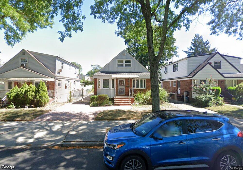 8023 258th St, Glen Oaks, NY 11004 - photo 1