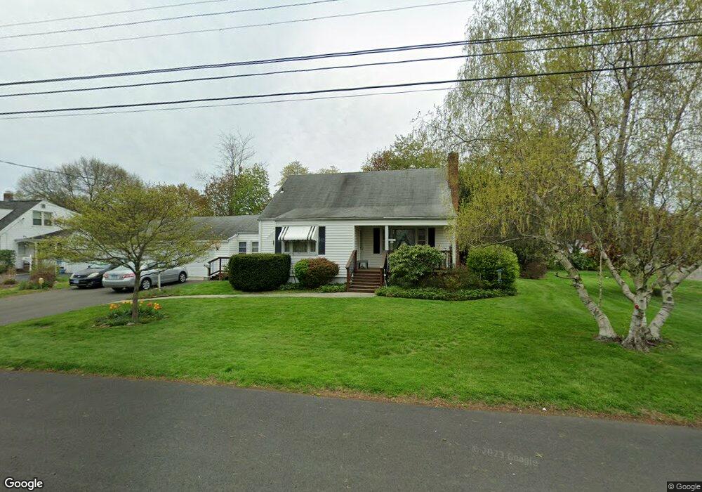 817 Chickadee Ln, Stratford, CT 06614 - photo 1