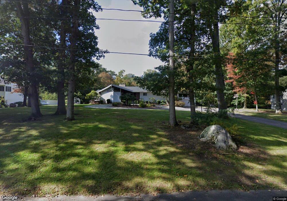 4 Leonard Dr, New Fairfield, CT 06812 - photo 1