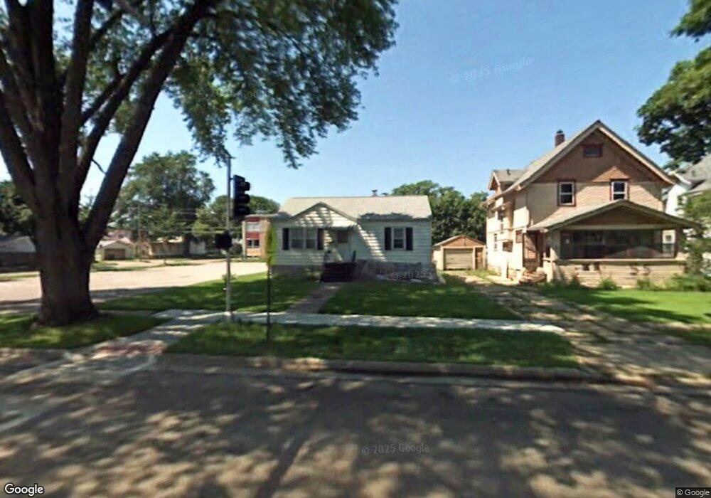 1306 Ellis Blvd NW, Cedar Rapids, IA 52405 - photo 1