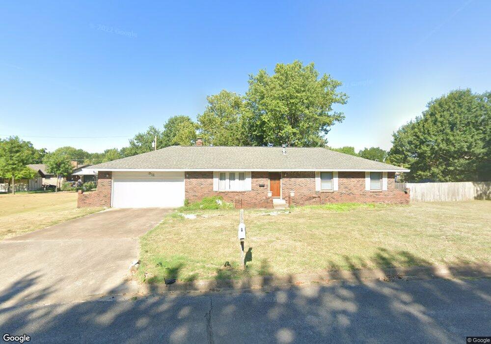 312 Crestview Dr, Parsons, KS 67357 - photo 1