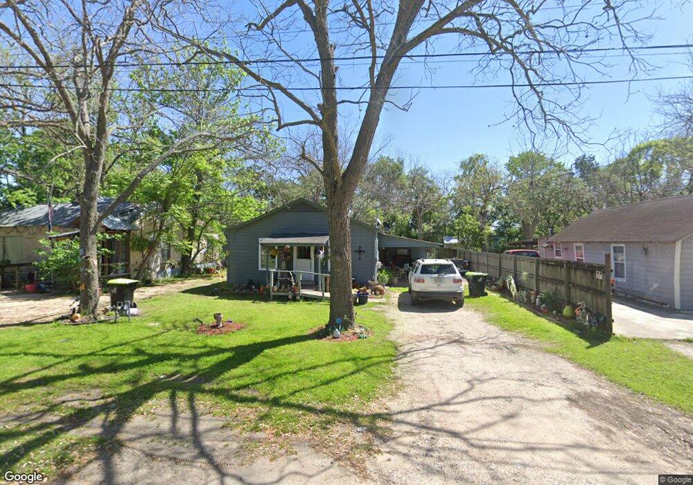 1305 Avenue I, Bay City, TX 77414 - photo 1
