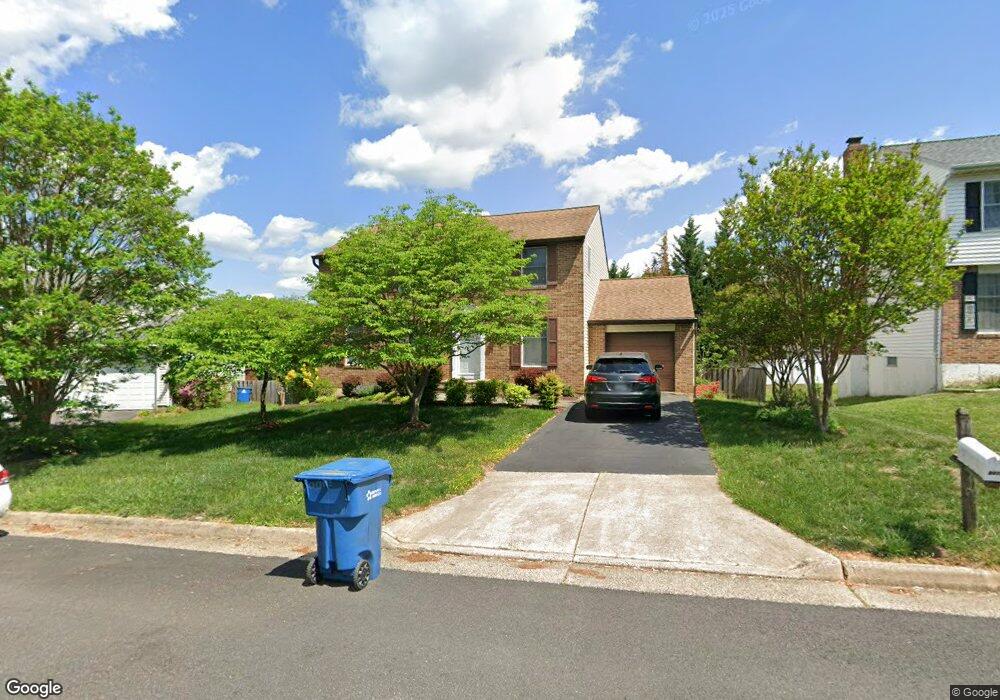 8416 Woodford Ct, Vienna, VA 22182 - photo 1