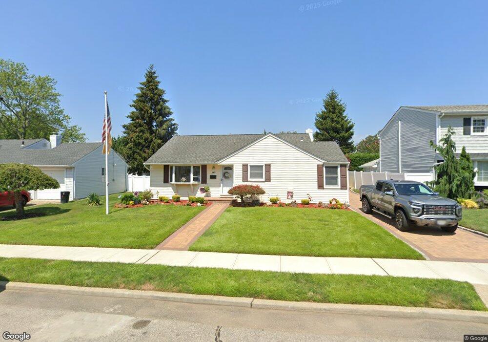 3921 Maplewood Dr, Seaford, NY 11783 - photo 1