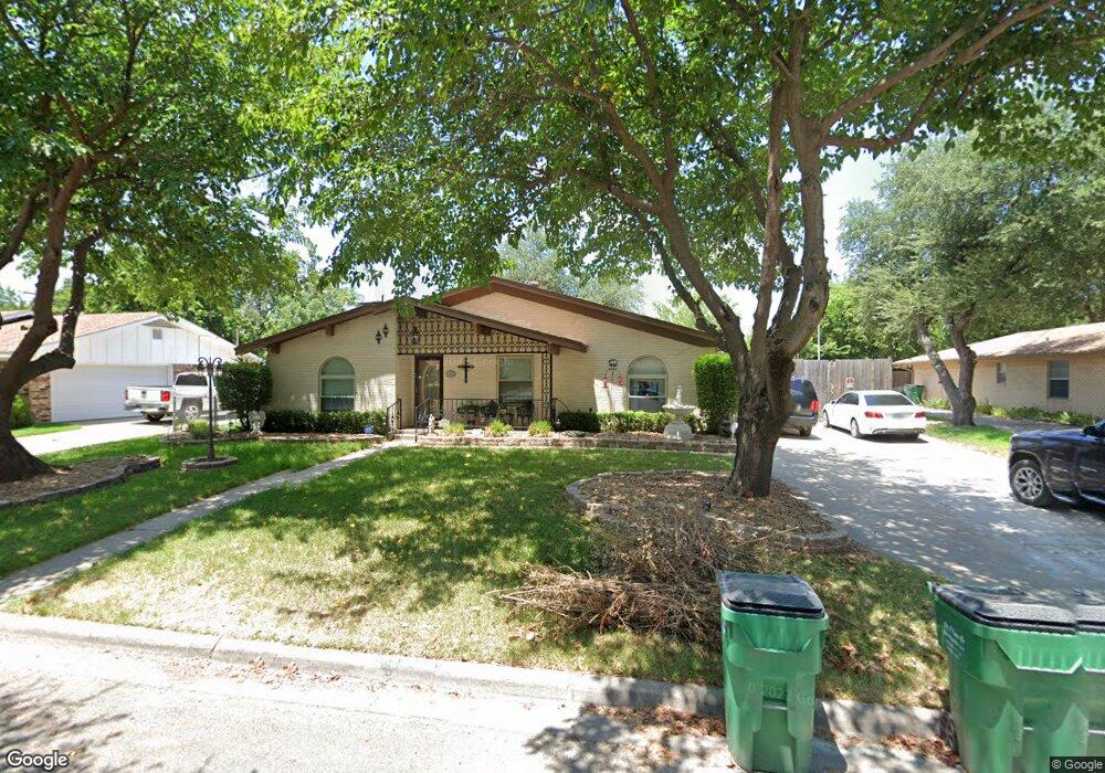 2015 Maplewood Dr, Gainesville, TX 76240 - photo 1