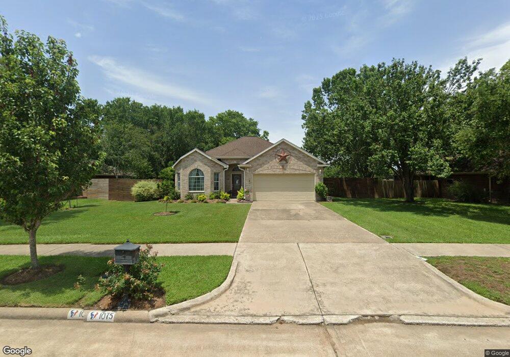 1075 E Adoue St, Alvin, TX 77511 - photo 1