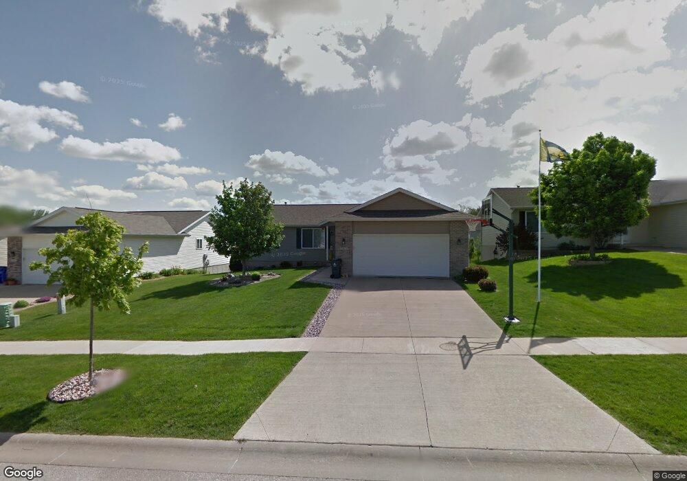 1211 Wolf Dr NW, Cedar Rapids, IA 52405 - photo 1