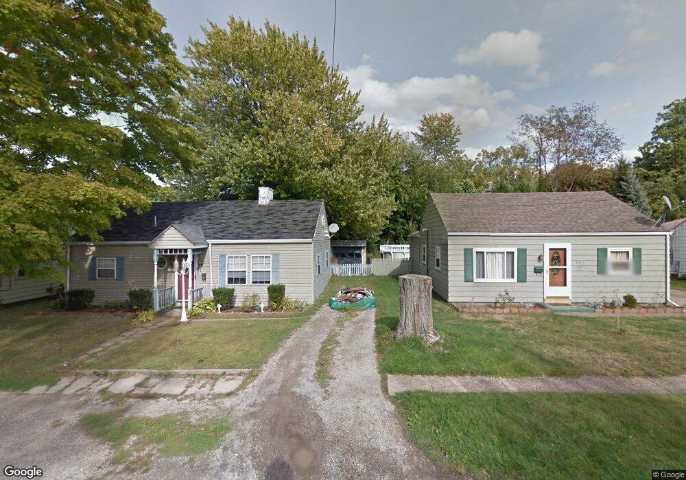 621 Zephyr Ave, Erie, PA 16505 - photo 1