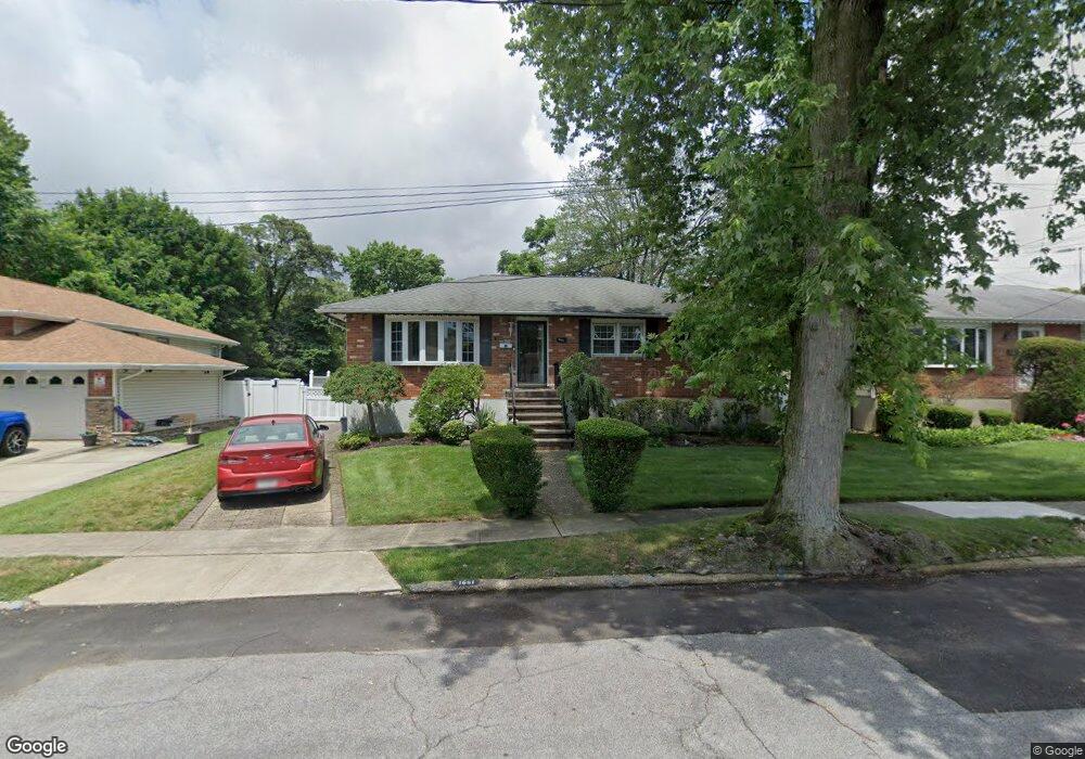 1661 Michalicki Place, Merrick, NY 11566 - photo 1