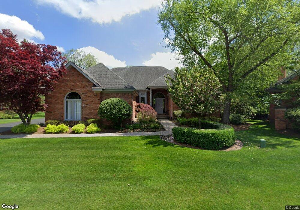 1242 Pembury Ln, Bloomfield Hills, MI 48302 - photo 1