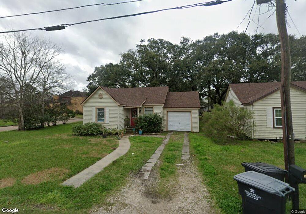 210 E Bell St, Alvin, TX 77511 - photo 1
