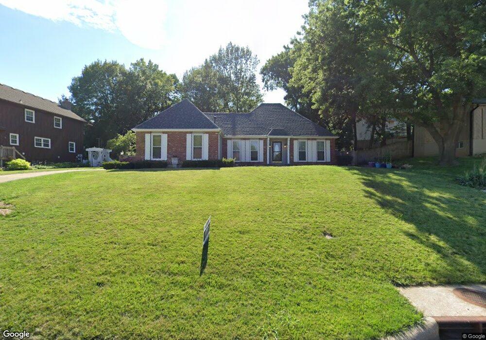 5204 Stearns St, Shawnee, KS 66203 - photo 1