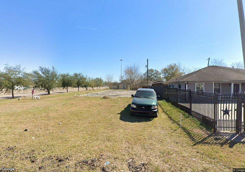 7762 Greendowns St, Houston, TX 77087 - photo 1