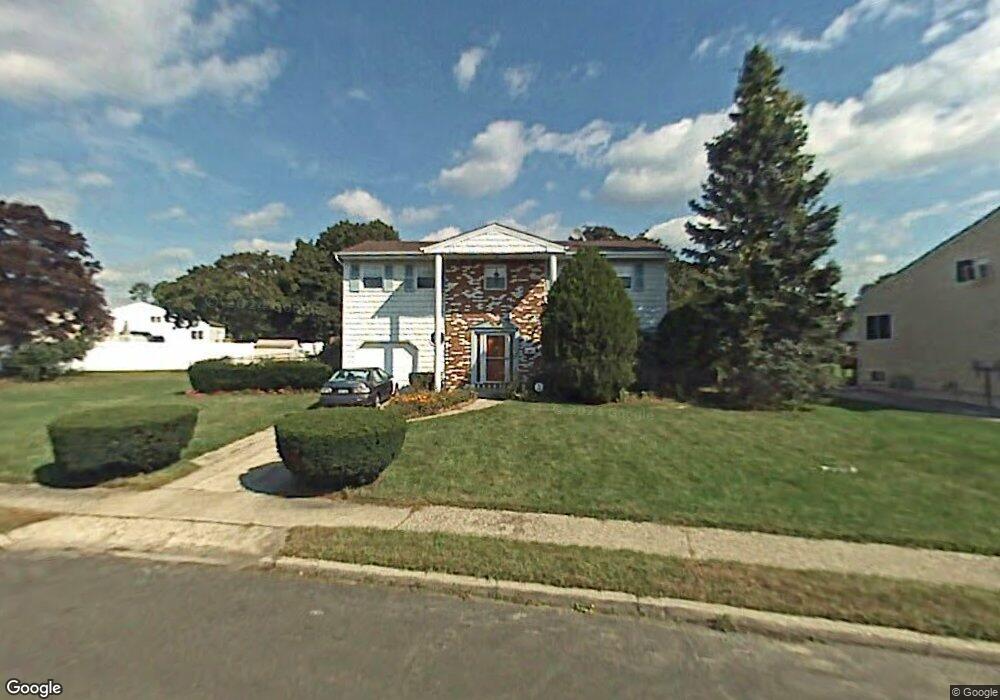 29 Sunshine Ln, Amityville, NY 11701 - photo 1