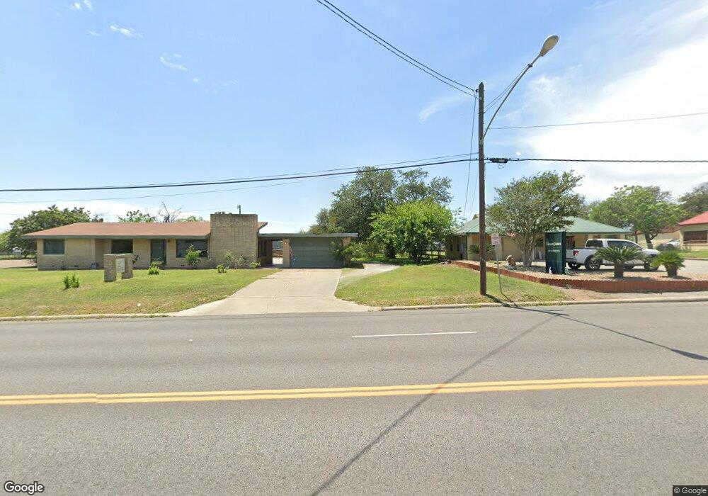 1205 N Washington St, Beeville, TX 78102 - photo 1