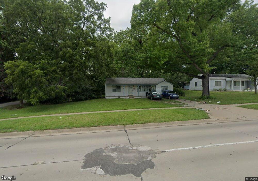 2231 SW Washburn Ave, Topeka, KS 66611 - photo 1