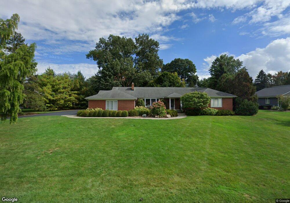 3851 Carriage Ln, Bloomfield Hills, MI 48301 - photo 1