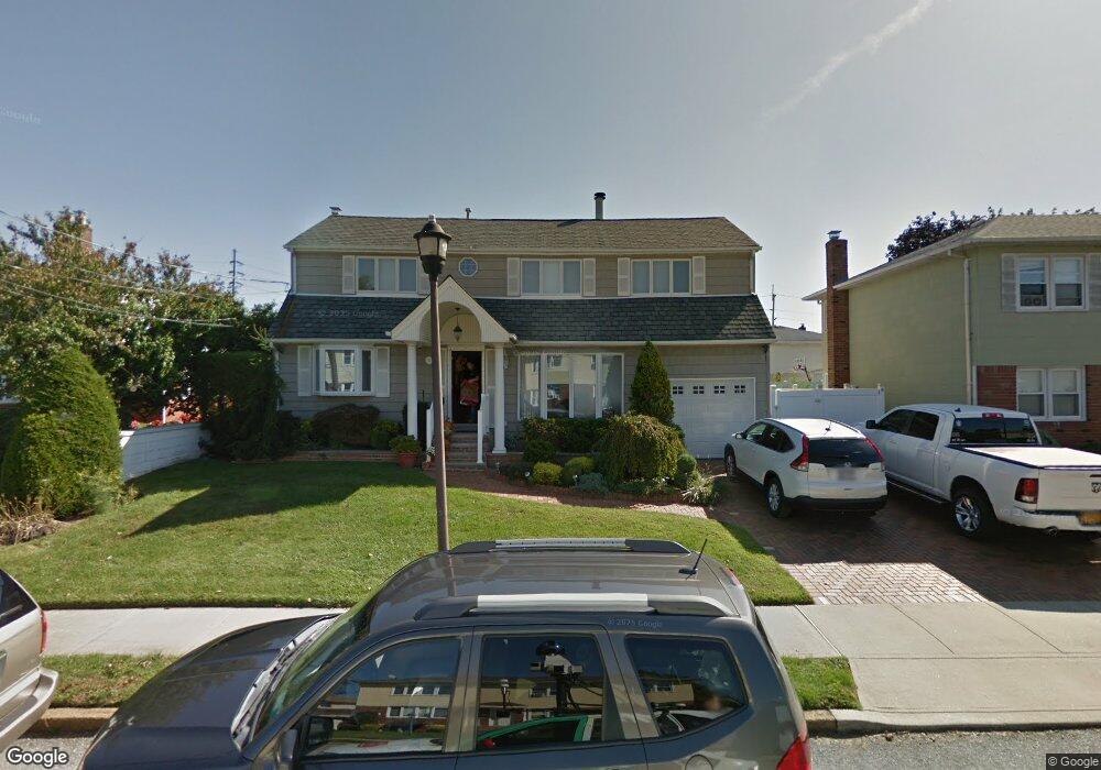 70 Farnum Blvd, Franklin Square, NY 11010 - photo 1