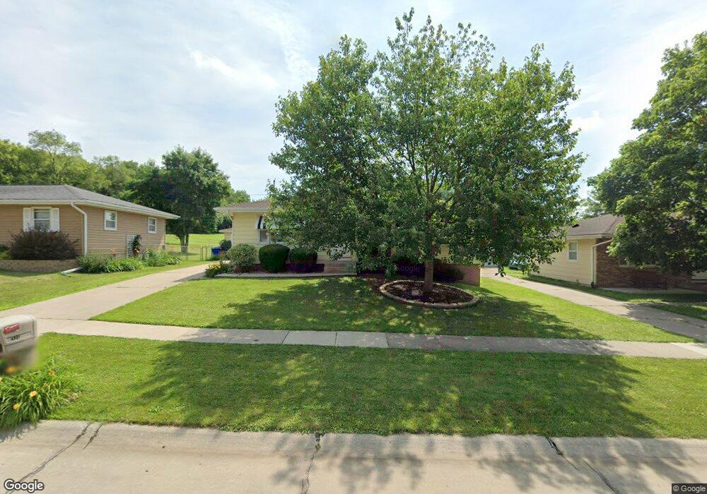 2525 Lori Dr SW, Cedar Rapids, IA 52404 - photo 1