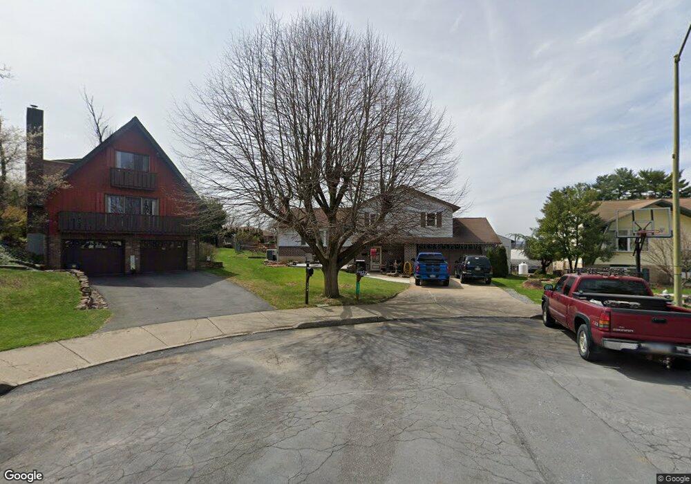 122 Woodcrest Cir, Allentown, PA 18103 - photo 1