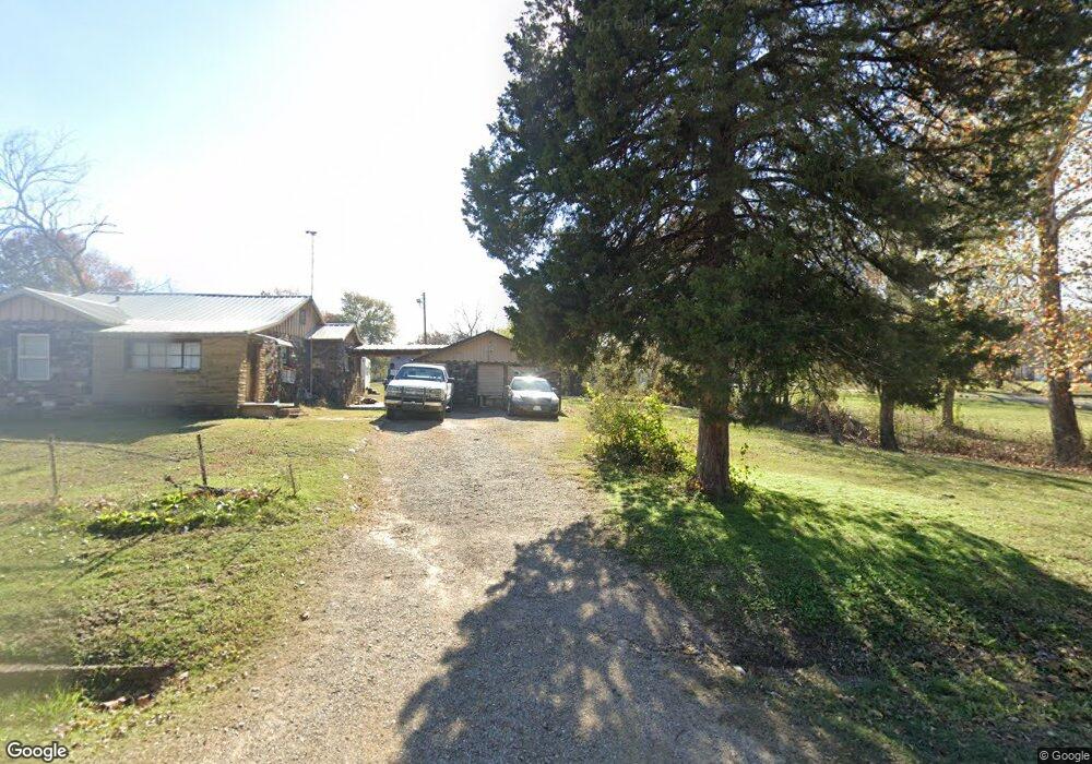 105 W Scott St, Henryetta, OK 74437 - photo 1