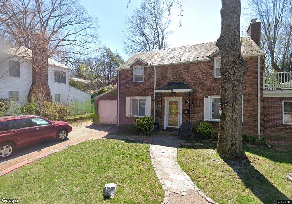 22 Welwyn Rd, Great Neck, NY 11021 - photo 1