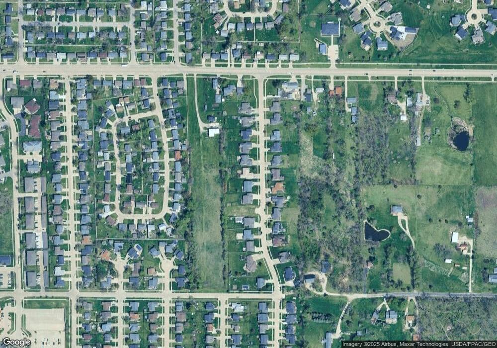 3422 Royal Dr SW, Cedar Rapids, IA 52404 - photo 1