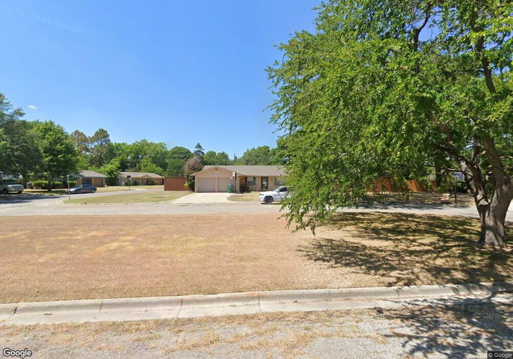 906 Kent Cir, Gainesville, TX 76240 - photo 1