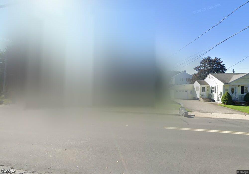 318 Russell St, Woburn, MA 01801 - photo 1