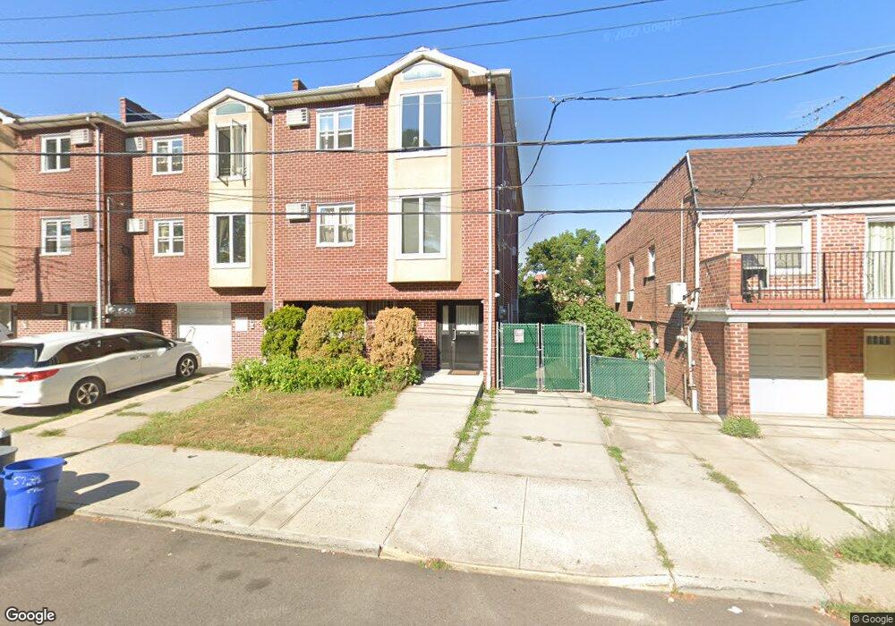 5724 164th St, Fresh Meadows, NY 11365 - photo 1