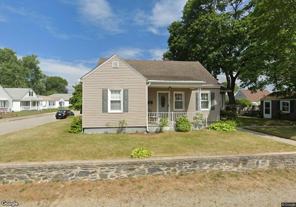 34 Gilmore St, Pawtucket, RI 02861 - photo 1