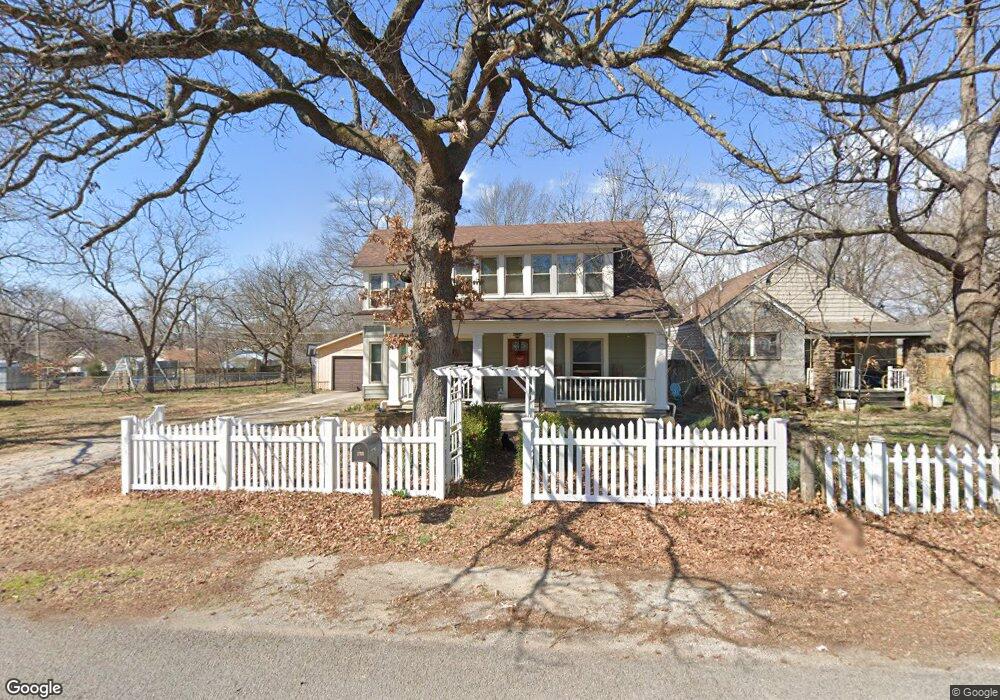 215 N Mccloud Ave, Claremore, OK 74017 - photo 1