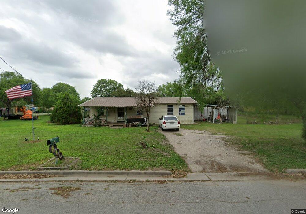 1003 W Jones St, Beeville, TX 78102 - photo 1